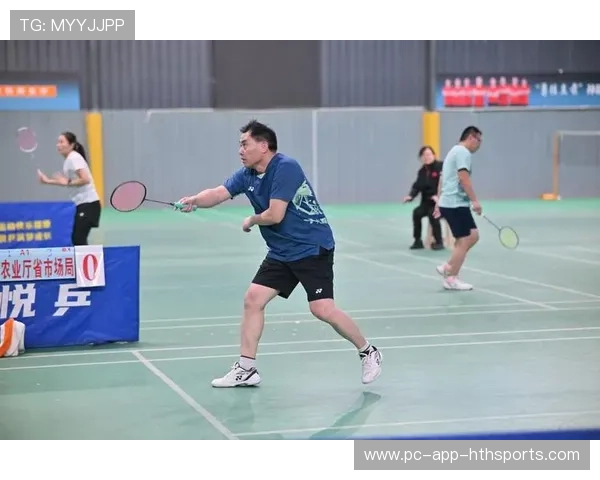 完美杯山东羽毛球赛高手过招 完美杯山东羽毛球赛高手过招